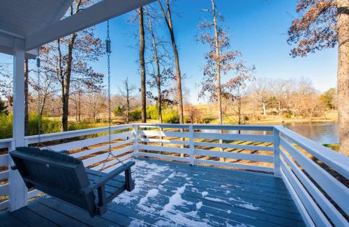 Henryville Apartment | Lakeside Cottage