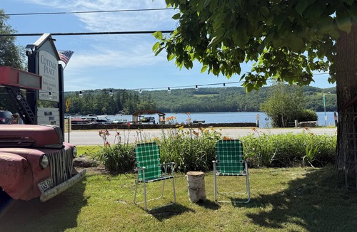 Ashland Cottage | Lakeside Cottage with Kitchen