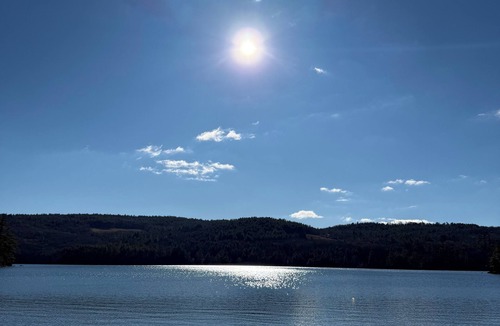 Holderness Cottage | Lakeside Cottage with Kitchen