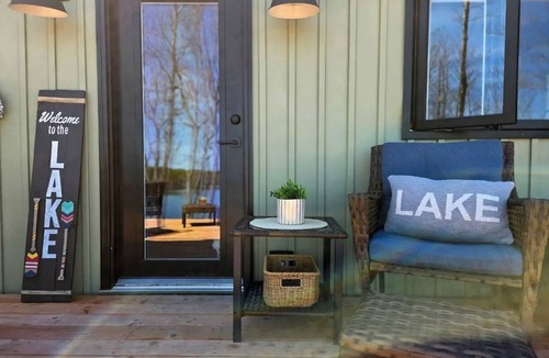 Sheffield Cottage | Lakeside Cottage with Panoramic Views