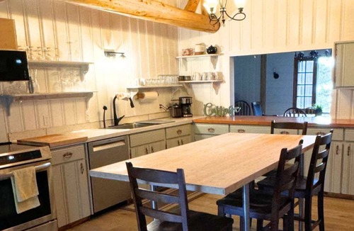 Blue Sea Ski Chalet | Lakeside Cozy Retreat : Morissette Base Camp