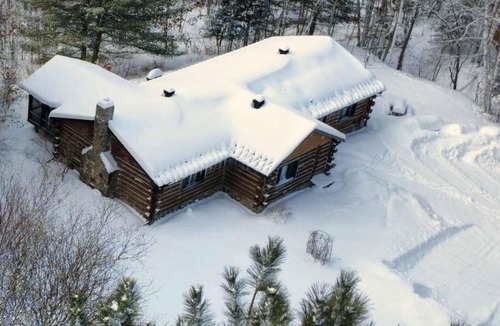 Blue Sea Ski Chalet | Lakeside Cozy Retreat : Morissette Base Camp