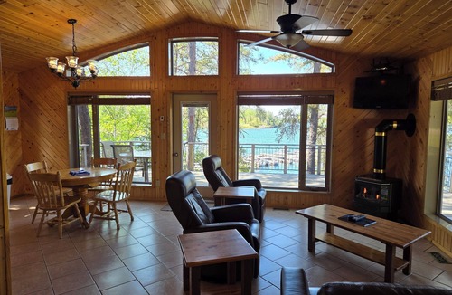 Sioux Narrows Nestor Falls Cottage | Lakeside deluxe 2 bedroom cottage