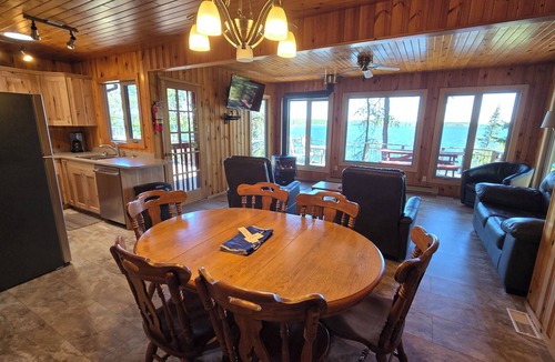 Sioux Narrows Nestor Falls Cottage | Lakeside Deluxe 3 Bedroom Cottage - Sioux Narrows