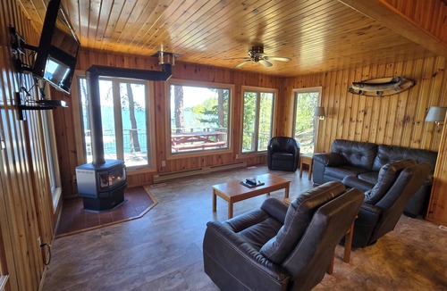 Sioux Narrows Nestor Falls Cottage | Lakeside Deluxe 3 Bedroom Cottage - Sioux Narrows