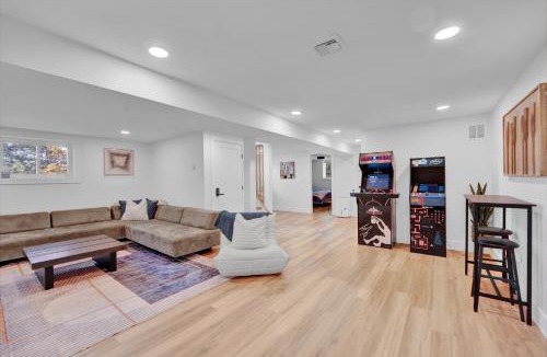 Lake Ariel House | Lakeside, Dock, Hot Tub, Kayaks, Arcade, Playset