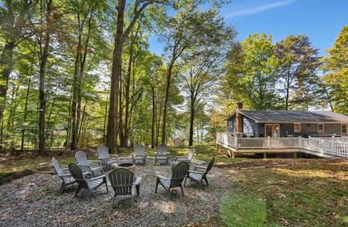 Lake Ariel House | Lakeside, Dock, Hot Tub, Kayaks, Arcade, Playset