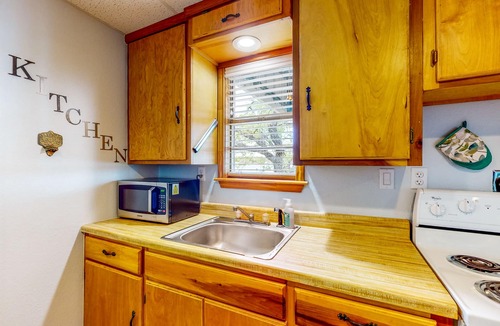 Bowie House | Lakeside dog-friendly retreat with covered patio