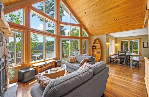 McKellar Cabin | Lakeside Dream Cottage