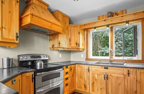McKellar Cabin | Lakeside Dream Cottage