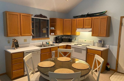 Gravois Mills House | Lakeside Dreaming! 2b-2b, Sleeps 6, Lake of the Ozarks.