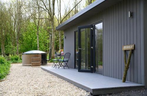 Pershore Cabin | Lakeside Eco Lodge- 'Heron'