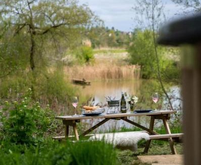 Pershore Cabin | Lakeside Eco Lodge- 'Heron'