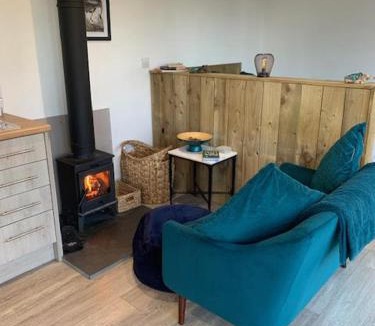 Pershore Cabin | Lakeside Eco Lodge- 'Heron'