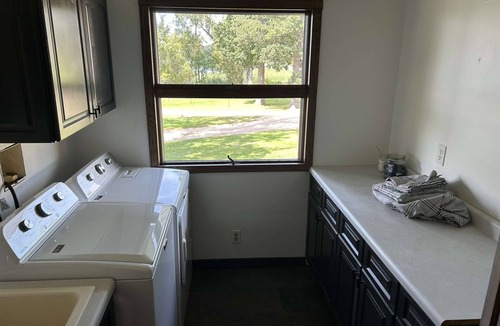 Ashby Cabin | Lakeside Escape: Adventure & Relaxation