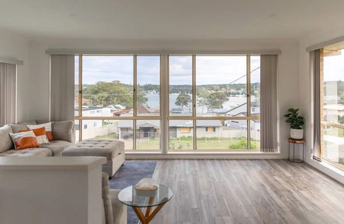 Fishing Point House | Lakeside Escape