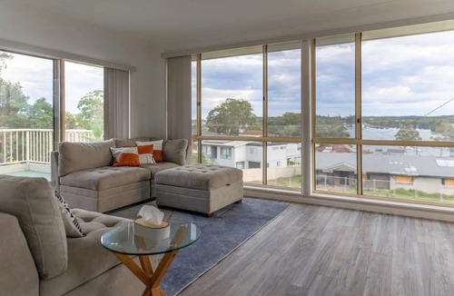 Fishing Point House | Lakeside Escape