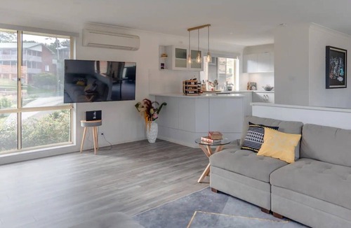 Fishing Point House | Lakeside Escape