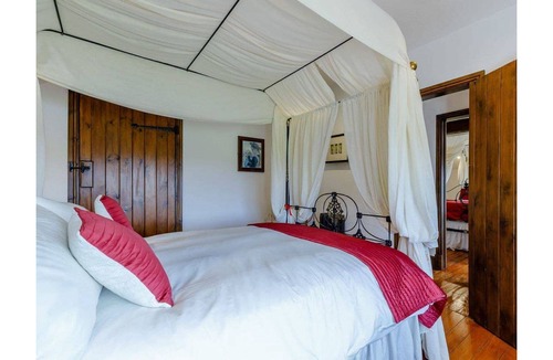 Endon Cottage | Lakeside Escape