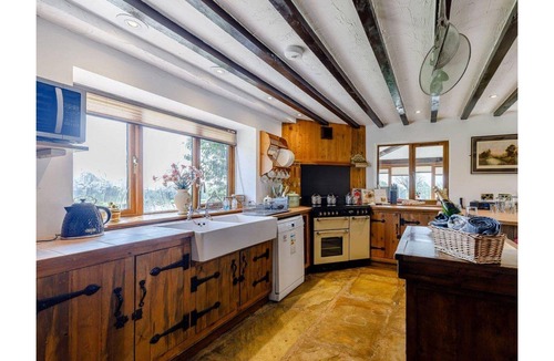 Endon Cottage | Lakeside Escape