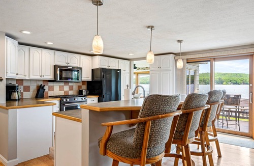 Naples House | Lakeside Escape-Kayak|Fire Pit|HotTub|Game room