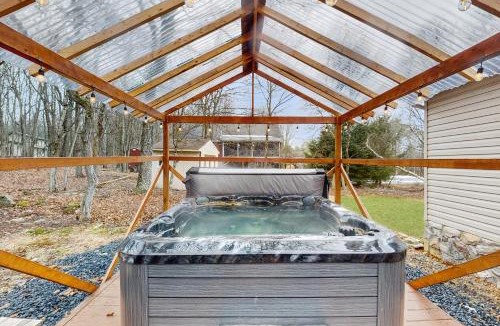 Briar Crest Woods House | Lakeside Escape