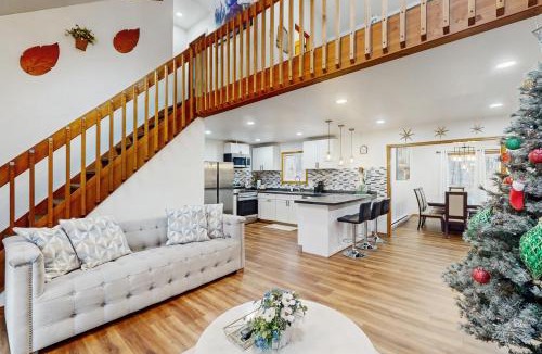 Briar Crest Woods House | Lakeside Escape