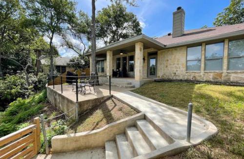 McQueeney House | Lakeside Escape