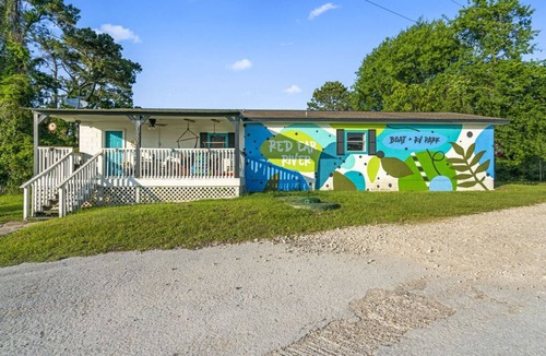 Highlands House | Lakeside Family Game House @Red Ear River RV Park