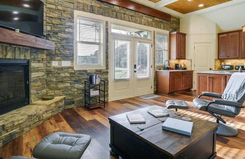 Benson Cabin | Lakeside Farm Sanctuary! 30-Acre Benson Retreat