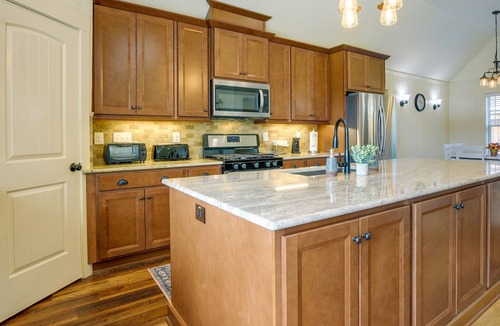 Benson Cabin | Lakeside Farm Sanctuary! 30-Acre Benson Retreat