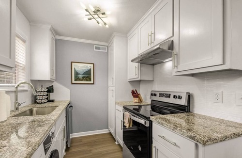 College Station Apartment | Lakeside: First floor/King Beds