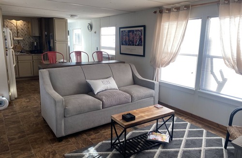 Leesburg House | Lakeside fishing cabin with boat lift for your boat! Year round water.