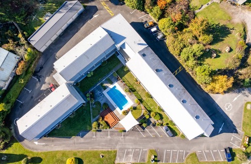 Hilltop Apartment | Lakeside Gem: Your Modern Retreat