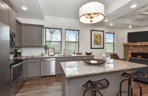 Lindale Condo | Lakeside Getaway #4 near Canton Trade Days