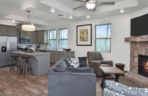 Lindale Condo | Lakeside Getaway #4 near Canton Trade Days