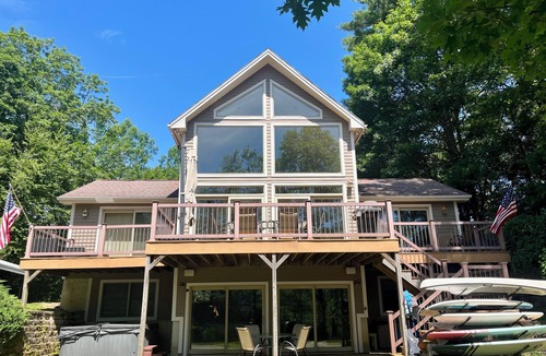 Sturbridge House | Lakeside Getaway! Gorgeous views! Sleeps 8+