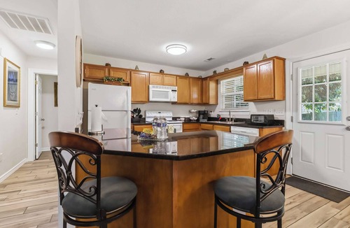 Springdale House | Lakeside Getaway - Next to Beaver Lake