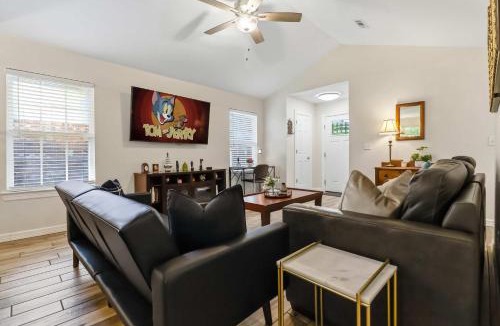 Springdale House | Lakeside Getaway - Next to Beaver Lake