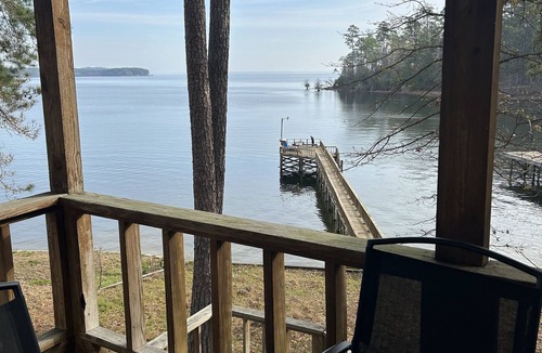 Hemphill House | Lakeside getaway on Toledo Bend with private pier & boat access