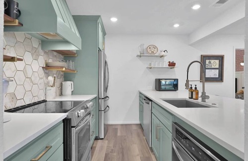 Walden on Lake Conroe House | Lakeside Getaway *Quiet Canal* 2 Story Deck - 4 Bdrm Townhouse by EverSan Cooper Getaways