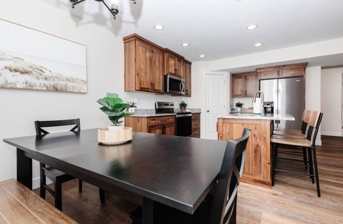 Garden City Villa | Lakeside Getaway - Sleeps 16