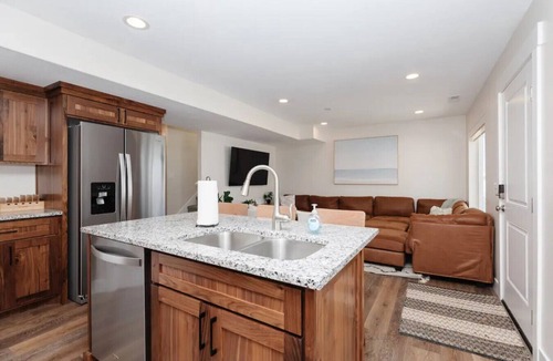 Garden City Villa | Lakeside Getaway - Sleeps 16