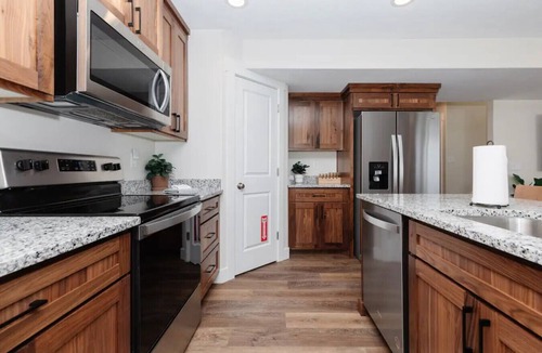 Garden City Villa | Lakeside Getaway - Sleeps 16