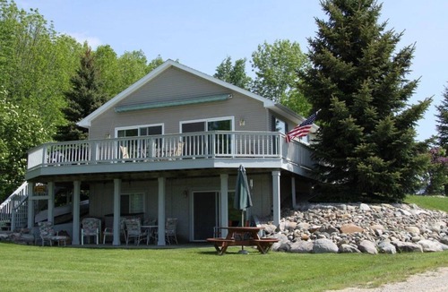 Gladwin House | 'Lakeside GetAway' @ Sugar Springs (Gladwin)