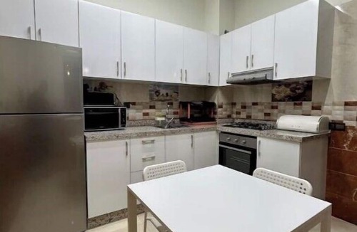 Midway House | Lakeside getaway!