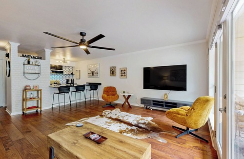 Riverside Condo | ‘Lakeside Getaway’ w/Patio on Lady Bird Lake