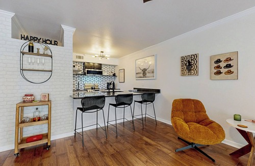 Riverside Condo | ‘Lakeside Getaway’ w/Patio on Lady Bird Lake