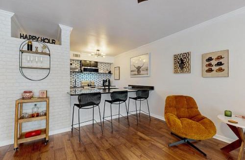 Riverside House | ‘Lakeside Getaway’ w/Patio on Lady Bird Lake