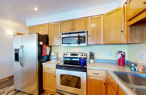 McCall Condo | Lakeside Getaway w/Shared Pool, Beautiful Views, & Private Beach Access